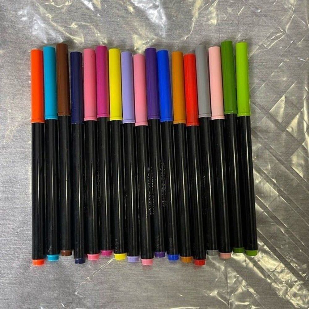 Crayola 17 PCS. Multi-Colored Super Tips Washable Markers Set